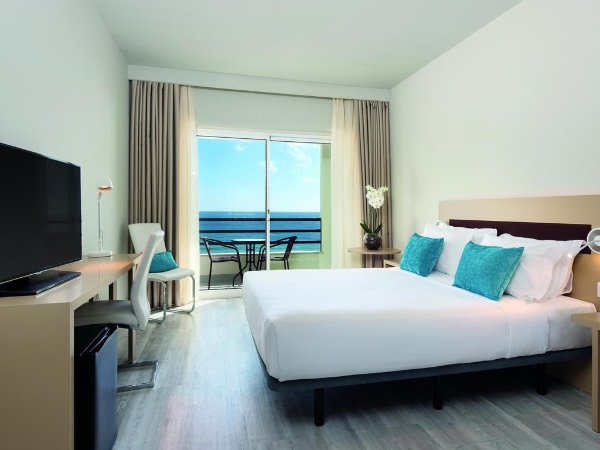 Hotel Tryp by Wyndham Lisboa Caparica Mar 4* | Komat